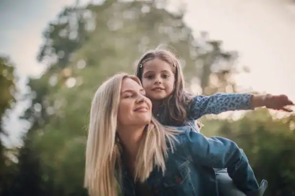 happy mum and daughter following mediation to resolve parental alienation Durham